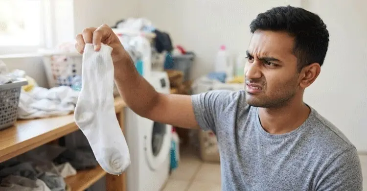 মোজা ধোয়ার পরও দুর্গন্ধ থাকছে, যা করবেন