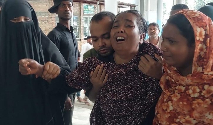 বগুড়ায় স্বজনদের আহাজারিতে ভারী হাসপাতালের পরিবেশ