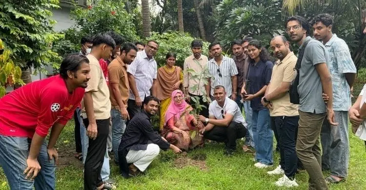 বিএনপির প্রতিষ্ঠাবার্ষিকীতে ঢাবিতে পরিচ্ছন্নতা অভিযান, বৃক্ষরোপণ