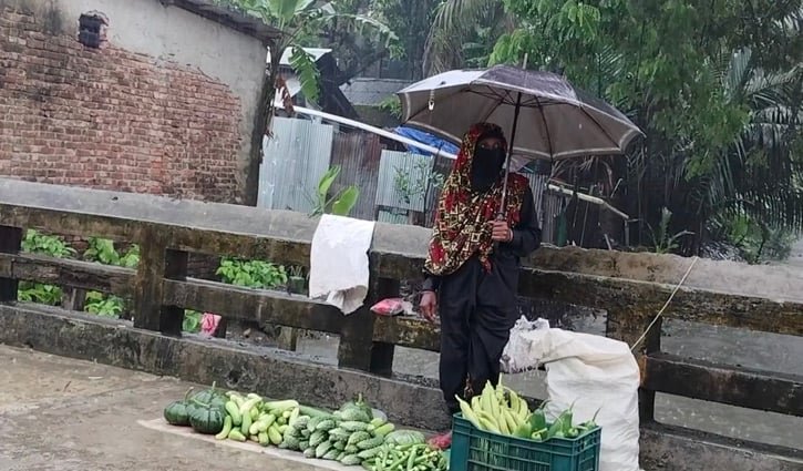 ভারী বৃষ্টিতে পটুয়াখালীতে ভোগান্তি, নদী বন্দরে ‌‌১ নম্বর সতর্কতা
