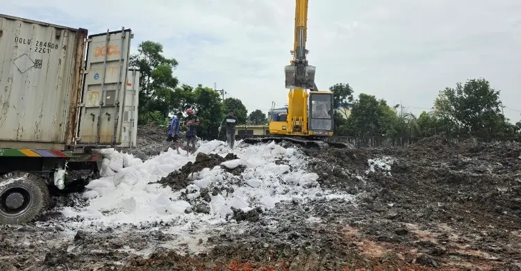 নষ্ট খেজুর-কাজুবাদামসহ ৩২৬৮ মেট্রিক টন পণ্য ধ্বংস