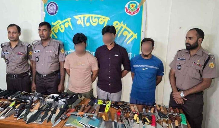বায়তুল মোকাররম সংলগ্ন লিংক রোডে অভিযান, বিপুল অস্ত্রসহ গ্রেপ্তার ৩