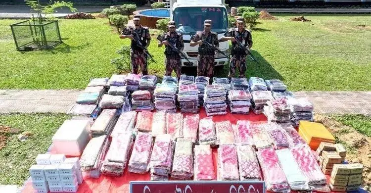 আগস্টে সীমান্ত এলাকা থেকে বিপুল চোরাচালান পণ্য জব্দ, ৬ ভারতীয় আটক