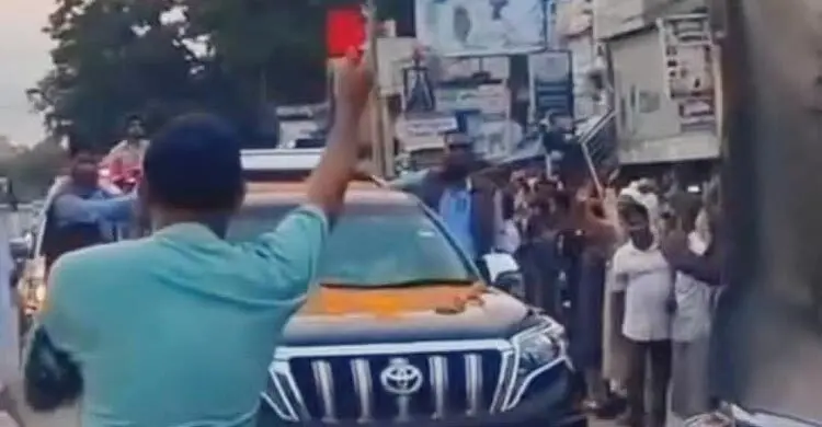 জামায়াত আমিরের গাড়িবহরকে লাল কার্ড, যা বললেন ছাত্রদল নেতা