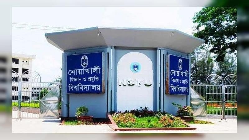 নোবিপ্রবি ক্যাম্পাসে বেওয়ারিশ কুকুরের উপদ্রব, চিঠি দিয়েও মেলেনি সমাধান