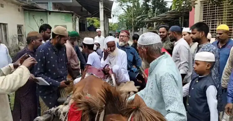 ৪০ বছর পর অবসর, ঘোড়ার গাড়িতে চড়িয়ে মুয়াজ্জিনকে বিদায়