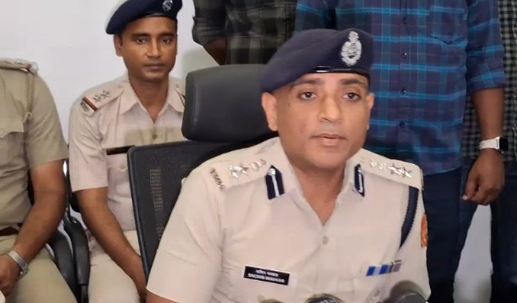 বাংলাদেশে পাচারের আগেই পশ্চিমবঙ্গে উদ্ধার বিপুল পরিমাণ অস্ত্র