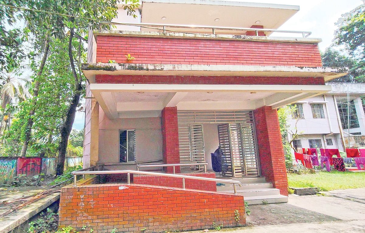 দৃষ্টিপ্রতিবন্ধীদের জন্য দেড় কোটি টাকার স্কুল ভবন ৬ বছরেও ব্যবহৃত হয়নি 