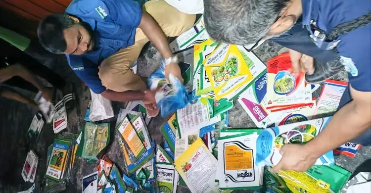 বাড়িতে কারখানা, নামিদামি কোম্পানির মোড়কে ভেজাল সার