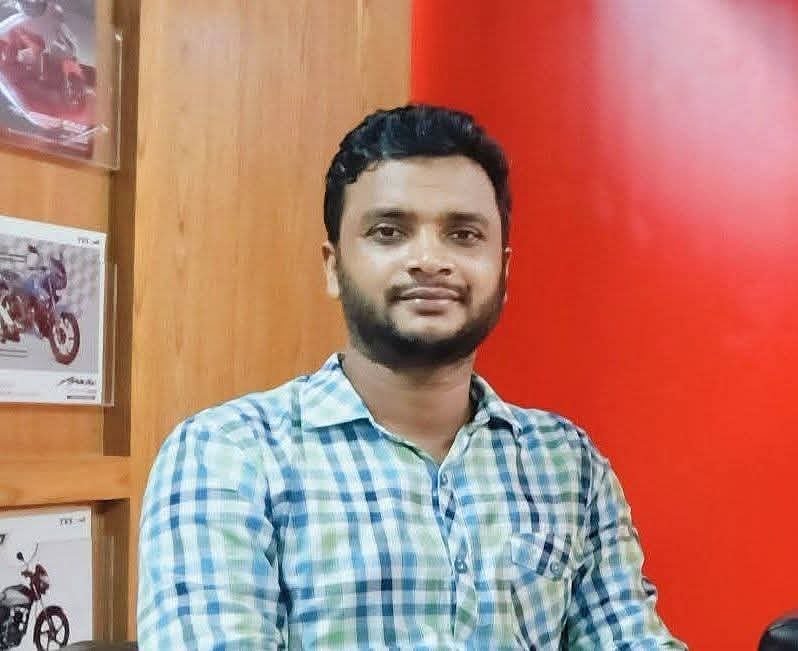 ‘তুই থানায় কেন দিলি’ বলেই শিক্ষককে কোপানো শুরু করে কিশোরেরা