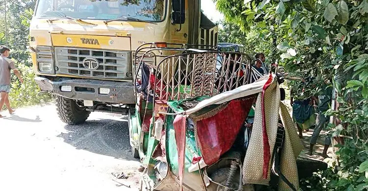 ময়মনসিংহে ড্রামট্রাক-সিএনজির মুখোমুখি সংঘর্ষে প্রাণ গেল দুইজনের
