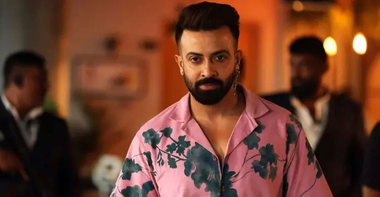 দেশে ফিরেই ব্যস্ত শাকিব খান, সামনে একের পর এক সিনেমার কাজ