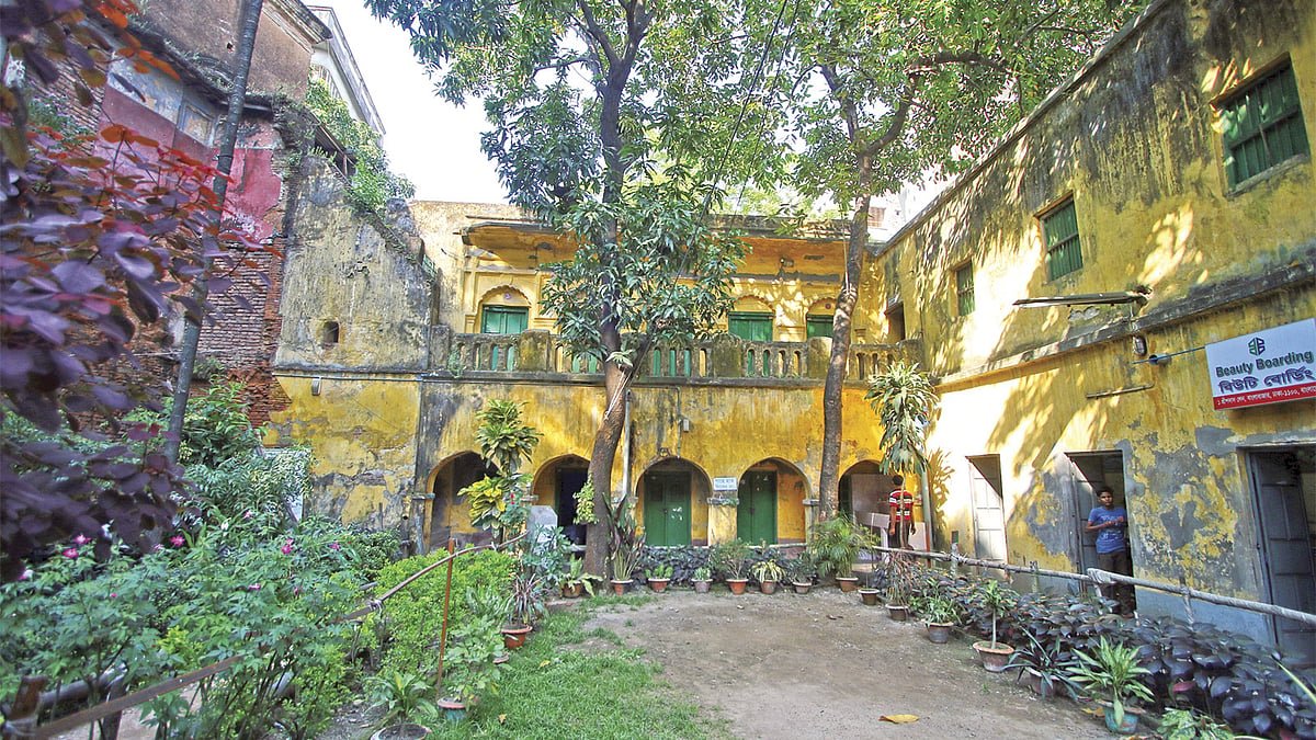 কেন আজও মানুষ ছুটে যায় বিউটি বোর্ডিংয়ে