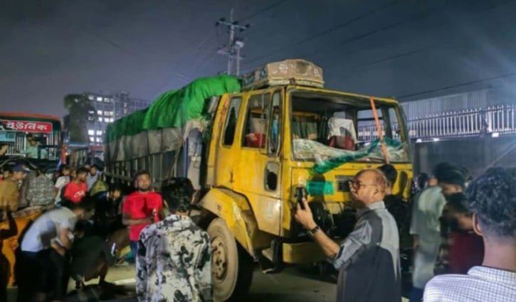 ট্রাকচাপায় নারী শ্রমিক নিহত, সড়ক অবরোধে ১০ কিলোমিটার যানজট