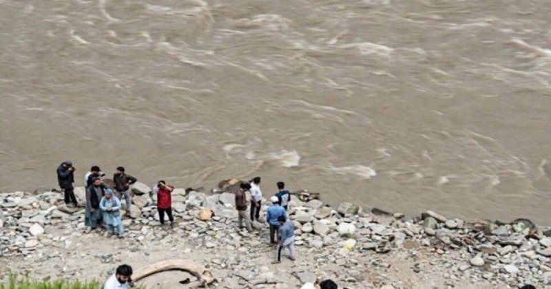 ভারতে ৩০০ ফুট খাদে যাত্রীবাহী গাড়ি, ৫ শ্রমিক নিহত