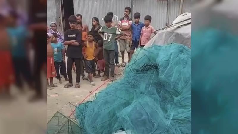কালুখালীর হরিণবাড়িয়া চরে নিষিদ্ধ চায়না দুয়ারি জালের কারখানায় ছয়লাপ