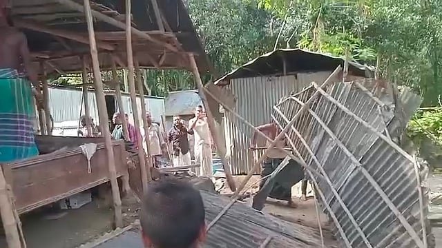 ময়মনসিংহে ছেলেকে জিম্মি করে মাকে দলবদ্ধ ধর্ষণ: প্রধান আসামির বাড়িঘর ভাঙচুর
