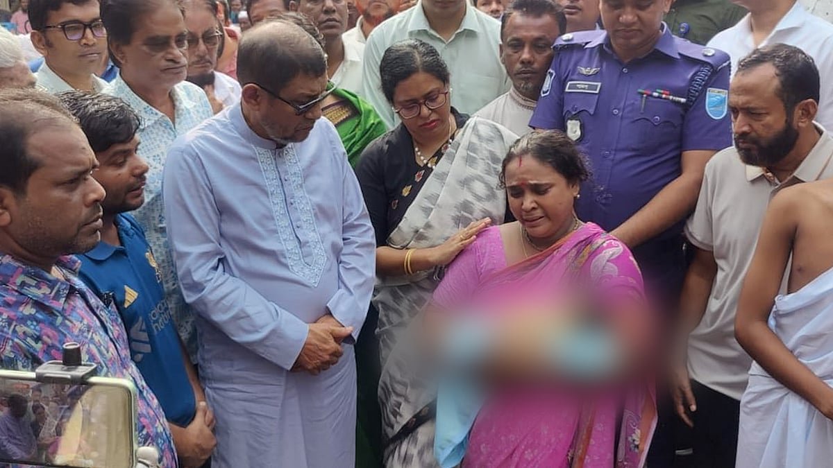 পেটে গজ রেখেই সেলাইয়ের পর রোগীর মৃত্যু, ব্যবস্থা নেওয়ার আশ্বাস স্বাস্থ্যমন্ত্রীর