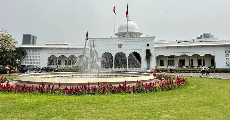 বঙ্গভবনের বাসিন্দা কে হচ্ছেন, বিএনপির দুই ফরম সংগ্রহে বাড়ছে জল্পনা