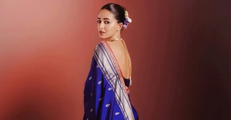 অনন্যা পান্ডে প্রমাণ করলেন শাড়ি কখনো ফ্যাশনে পুরোনো হয় না