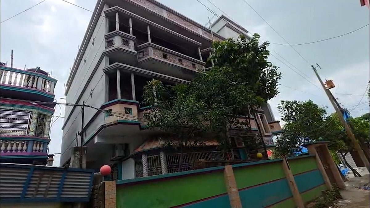 প্রবাসীর ঘামে গড়া দালান, পাকা দালানের আড়ালে দীর্ঘশ্বাস