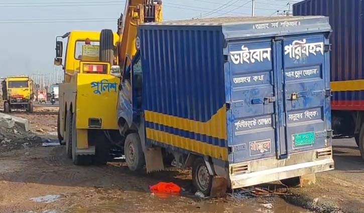 গাজীপুরে দাঁড়িয়ে থাকা ট্রাকে পিকআপের ধাক্কা, চালক নিহত