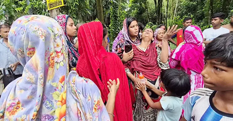 বগুড়ায় চোর সন্দেহে যুবককে পিটিয়ে হত্যা, স্বজনদের বিক্ষোভ
