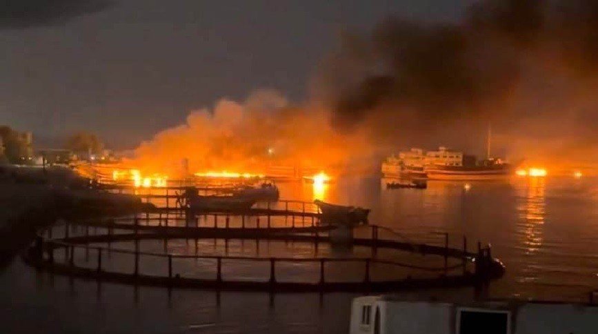 ইরানের ৫ তেলবাহী ট্যাংকারে যুক্তরাষ্ট্রের হামলা, পাল্টা জবাব তেহরানের