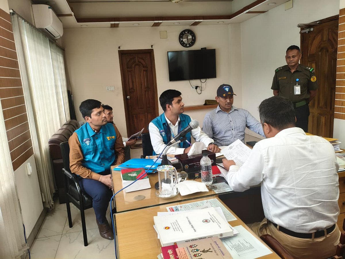 বিআরটিএর ইকুরিয়া কার্যালয়ে দুদকের অভিযান