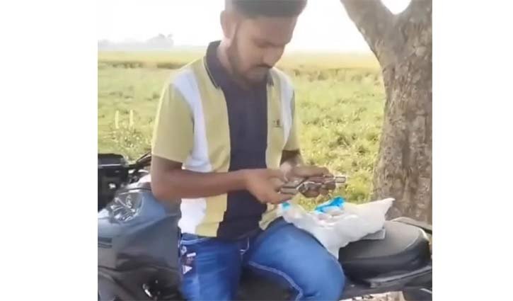 যুবদল নেতার ছেলের পিস্তল হাতে ভিডিও ভাইরাল, সংবাদ সম্মেলনে ‘খেলনা’ দাবি