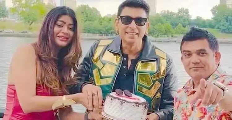 কেক কেটে ‘শিকারি’র সাফল্য উদযাপন জায়েদ খানের