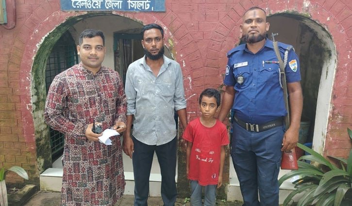 ভুল ট্রেনে উঠে হবিগঞ্জ থেকে ময়মনসিংহ, পুলিশের তৎপরতায় পরিবারের কাছে ফিরল শিশু 