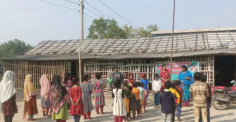 সাতক্ষীরায় ২৫০ প্রাথমিক বিদ্যালয়ের জরাজীর্ণ ভবনে চলছে পাঠদান