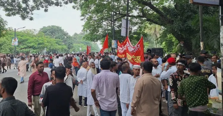 উৎসবের রঙে জিয়া উদ্যান, বিএনপির নেতাকর্মীদের ঢল