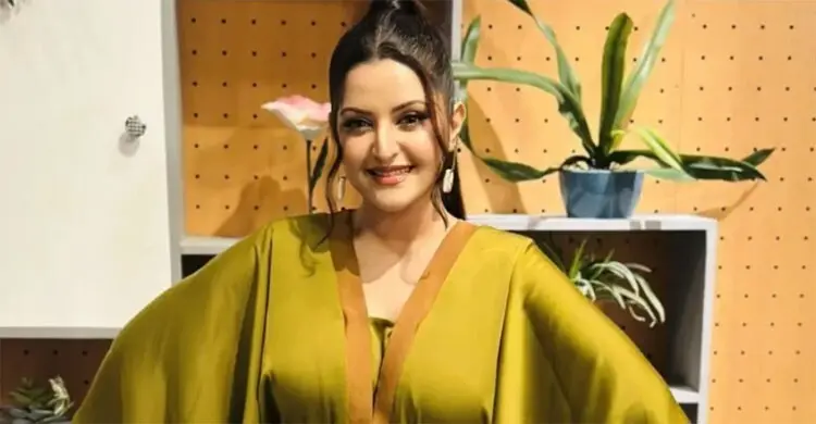 আমি আমার ভাইয়ের সঙ্গেও ছবি দিলেও, গালি খাই: পরীমনি