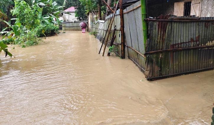 কয়েক ঘণ্টার বৃষ্টিতে খাগড়াছড়ির বিভিন্ন এলাকা নিমজ্জিত