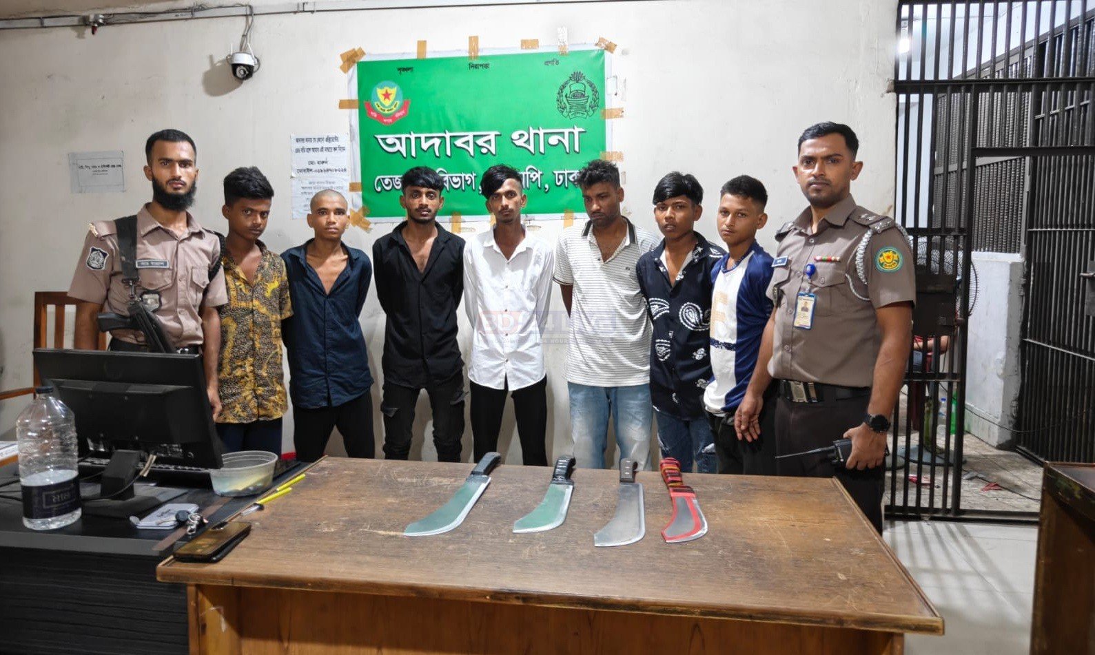 আদাবরে চাপাতিসহ ‘টিকটক হৃদয়’ ও পাঁচ সহযোগী গ্রেপ্তার