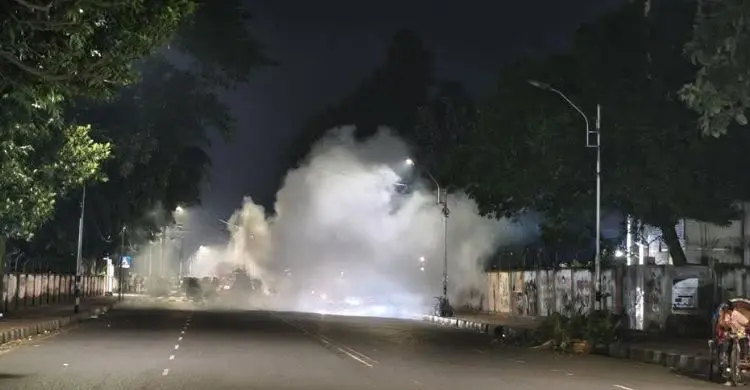 ঢাবিতে পরপর তিন ককটেল বিস্ফোরণ