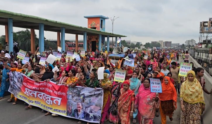 পুনর্বাসনের দাবিতে টঙ্গীরে মহাসড়কে বস্তিবাসীর বিক্ষোভ
