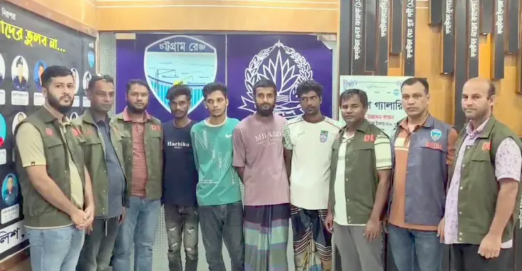 সস্তায় ইলিশ বিক্রির ফাঁদ, যেভাবে টাকা হাতিয়ে নিচ্ছে প্রতারক চক্র