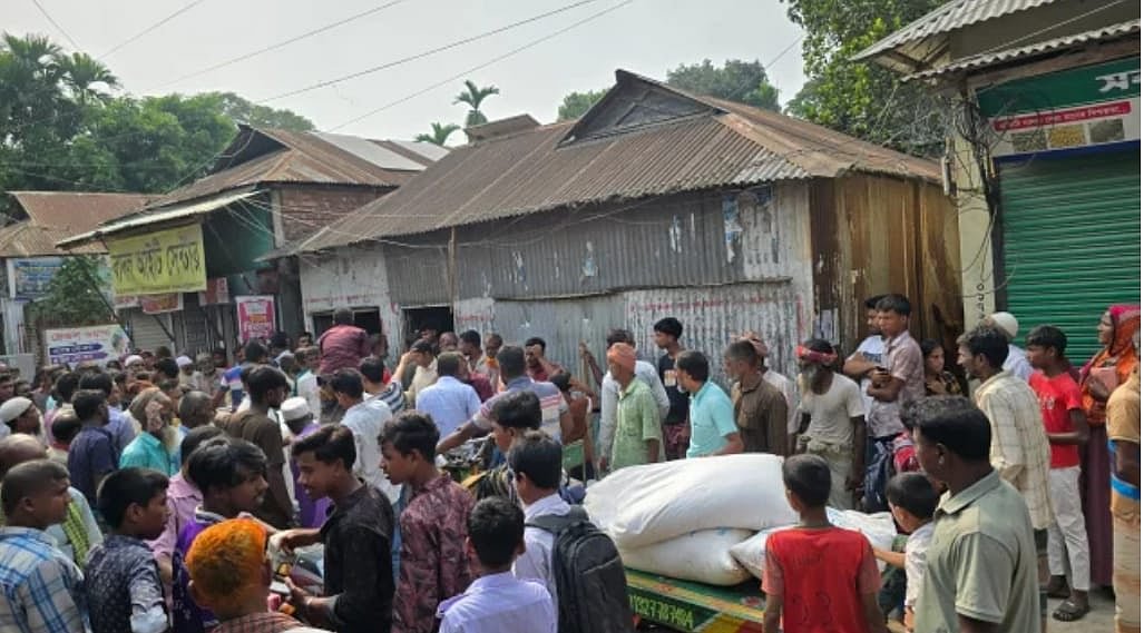 কুড়িগ্রামে সার নিয়ে বিতর্ক, জেলা কৃষি বিভাগের শীর্ষ এক কর্মকর্তাকে বদলি