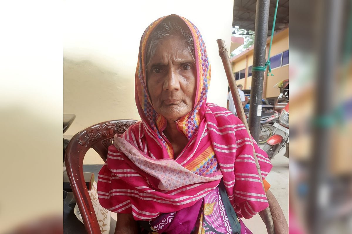 বাবার লাশ রেখে ২ ভাইয়ের মারামারি, এবার মাকে তাড়িয়ে দেওয়ার অভিযোগ