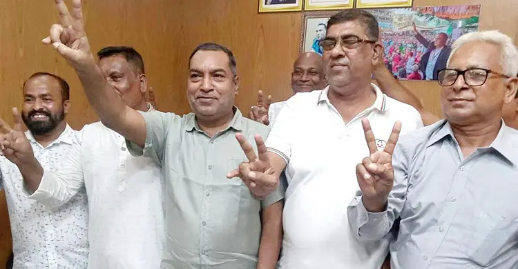 নতুন কমিটি প্রত্যাখ্যান করে পদবঞ্চিতদের পাল্টা কমিটি গঠন