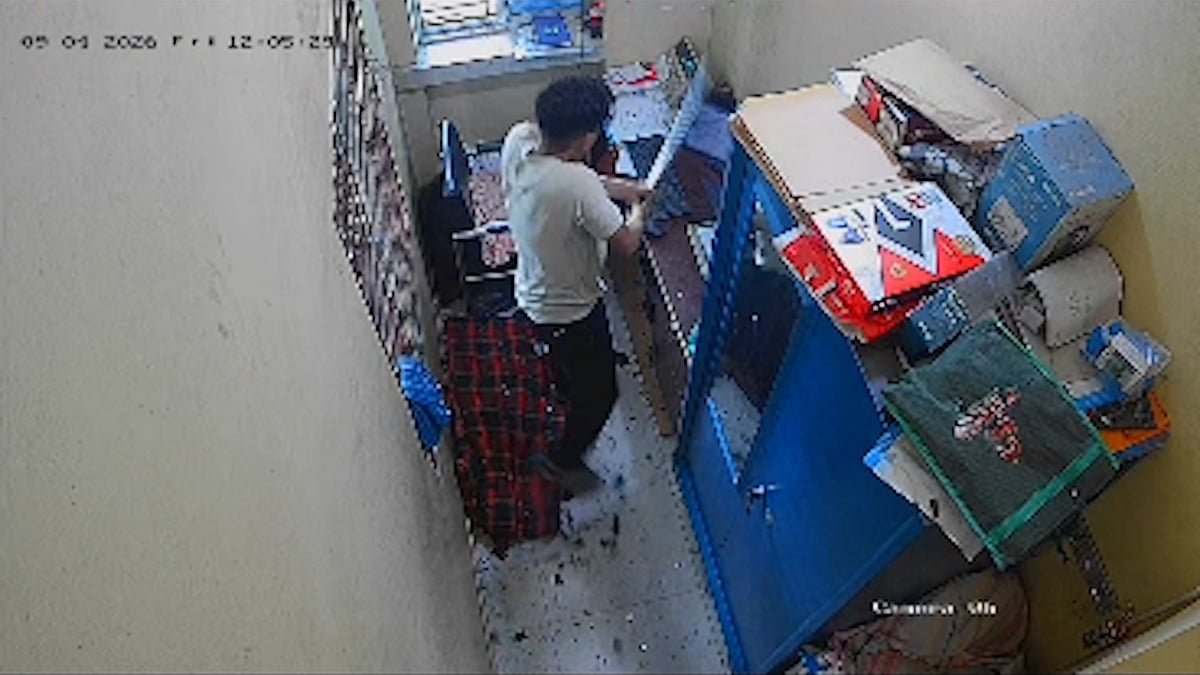 দর্শনায় চাঁদা না পেয়ে ব্যবসাপ্রতিষ্ঠানে হামলা-ভাঙচুর