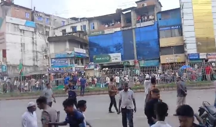ফেনীতে বিএনপির দু’পক্ষে সংঘর্ষ 