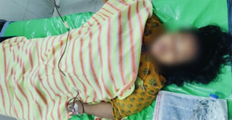 রুমের জানালা খোলা রেখে টিভি দেখছিলেন গৃহবধূ, হঠাৎ শরীরে এসে লাগে গুলি