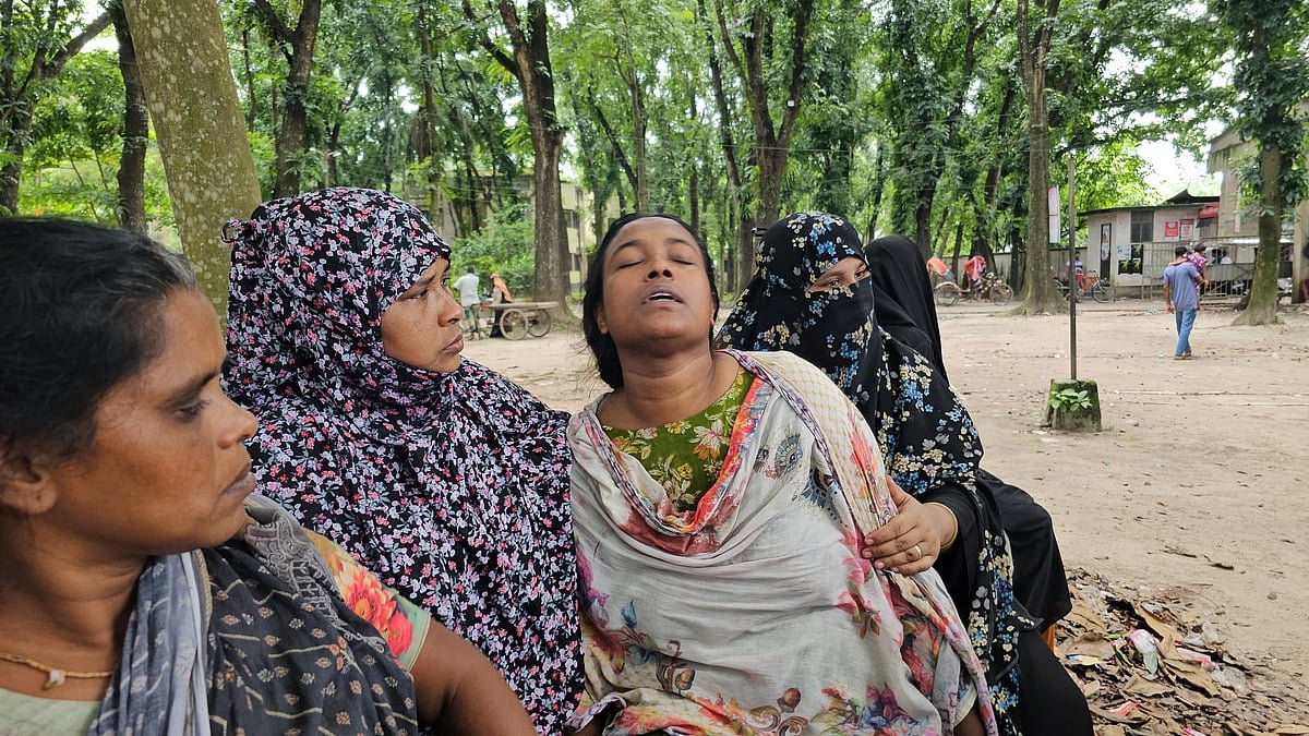 বুকে বিদ্ধ চাকু বের করতে স্ত্রীর কাছে আকুতি, হাসপাতালে নেওয়ার পথে মৃত্যু