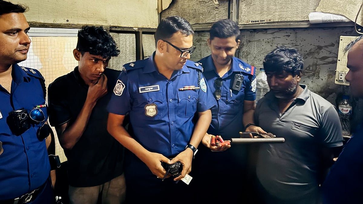 মোটরসাইকেলের নিবন্ধন দেখতে গিয়ে গুলিসহ ওয়ান শুটারগান উদ্ধার