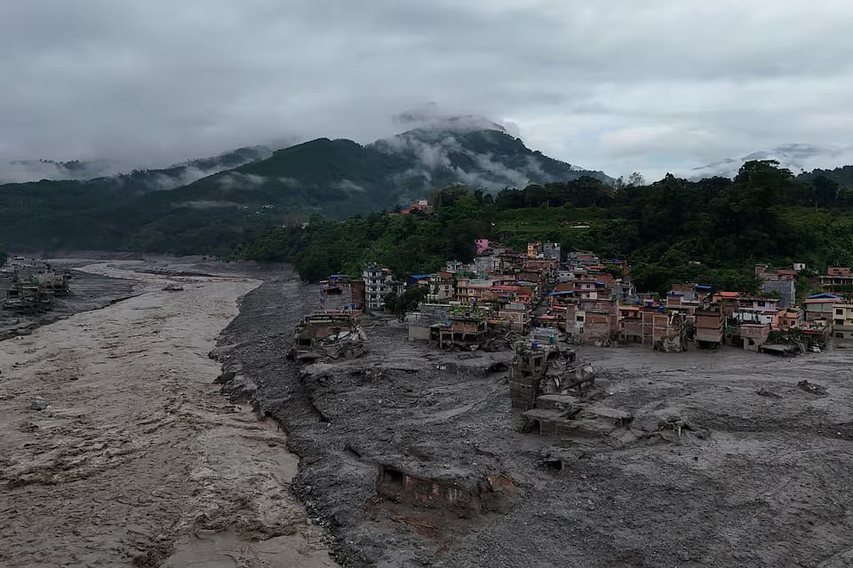 কৈলাস–মানস সরোবরে কেন এত মানুষ যায়, কোন পথ ধরে