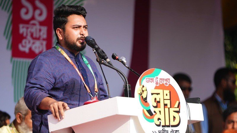 হেলিকপ্টারে পালাবেন নাকি সম্মানের সঙ্গে পদত্যাগ করবেন:  নাহিদ ইসলাম